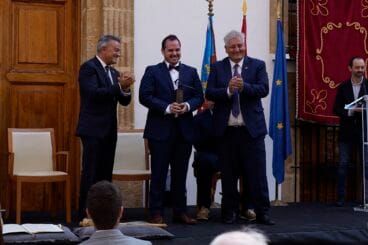 El presidente del CAM recoge el Premio Vila de Xàbia en el 9 d’Octubre