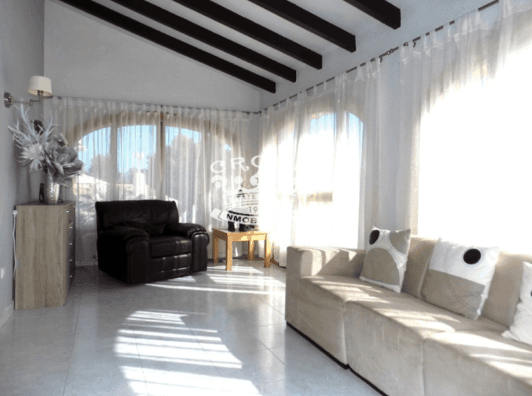 Salón muy luminoso