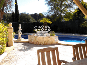 Terraza de la vivienda con piscina