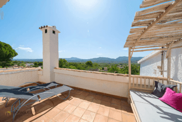 Terraza superior con solarium y zona chill out