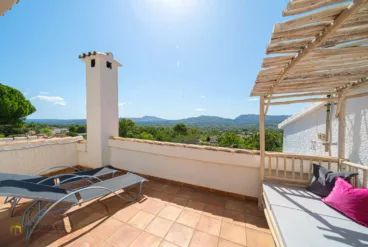 Terraza superior con solarium y zona chill out