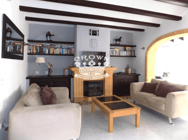 Zona de estar con chimenea