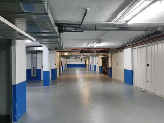 Imagen: Zona de garaje cerrado con trastero