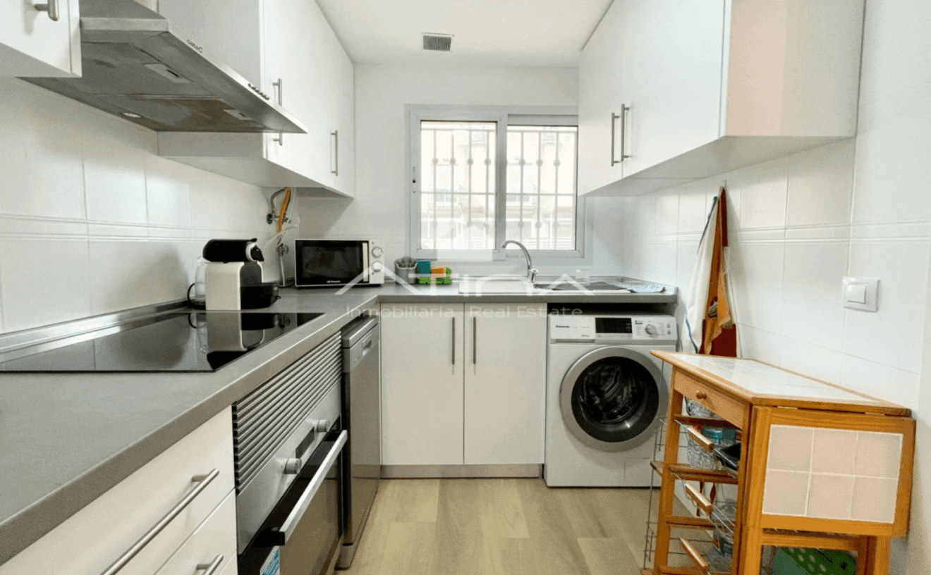 Casa adosada con cocina nueva completamente equipada