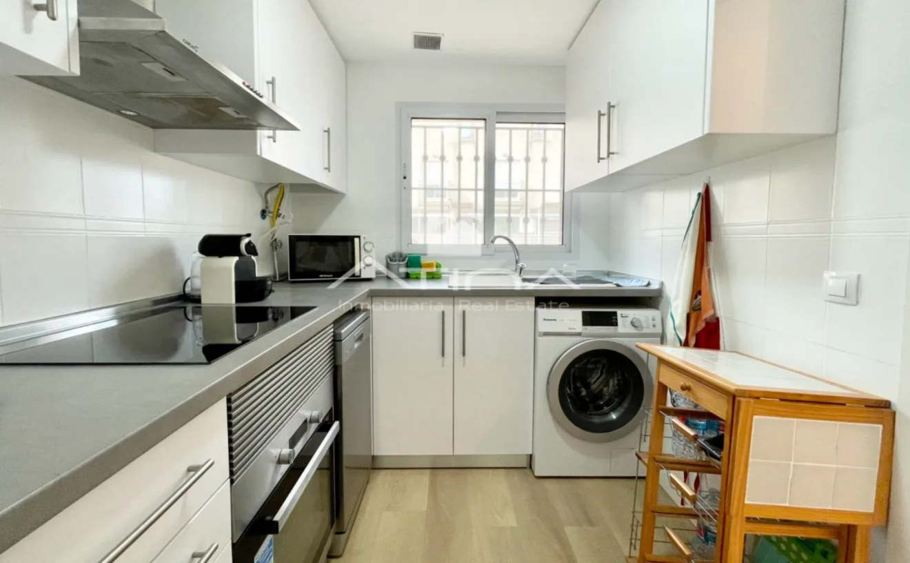 Casa adosada con cocina nueva completamente equipada