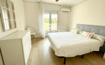 Dormitorio doble muy espacioso con acceso a terraza exterior