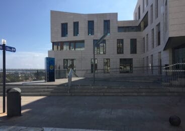 Uno de los edificios municipales que alberga distintas oficinas