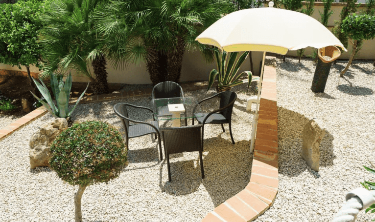 Zona de terraza en el exterior de la vivienda