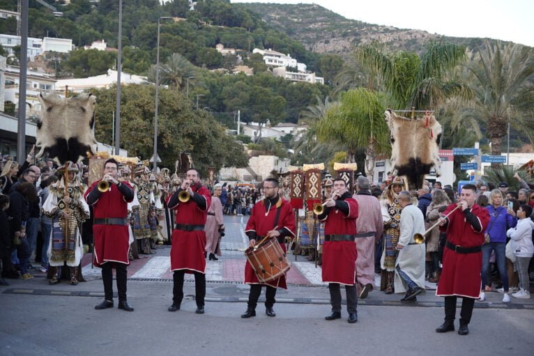 Parade der Heiligen Drei Könige im Hafen von Xàbia 2023 33
