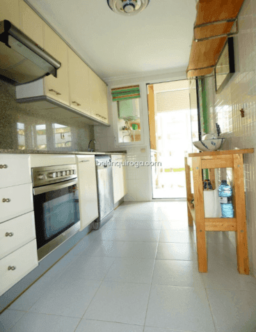 Cocina completamente equipada con lavadero