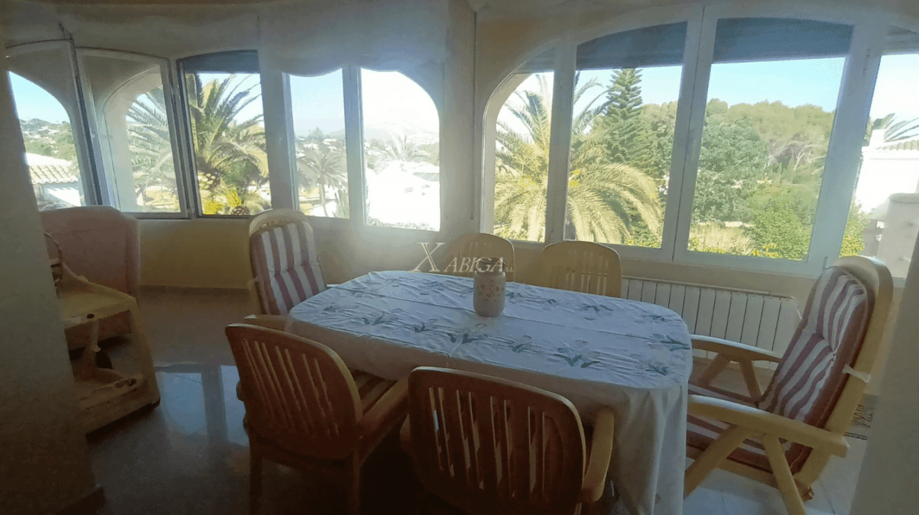Desde el comedor disfrutarás de estupendas vistas abiertas a la montaña