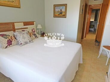 Dormitorio doble con cama de matrimonio