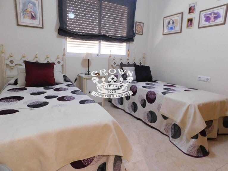 Dormitorio doble con dos camas individuales