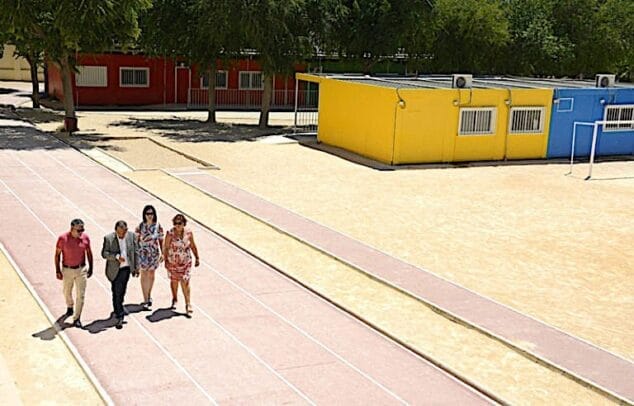 Imagen: Durante una de las visitas del Pla Edificant en el CEIP Graüll