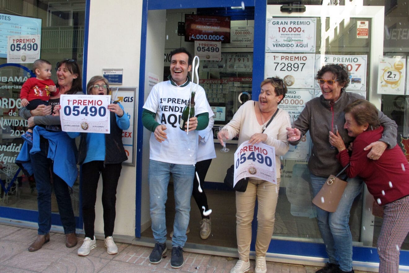 El Gordo de Navidad se vende en la administración Jubama de Xàbia (5)