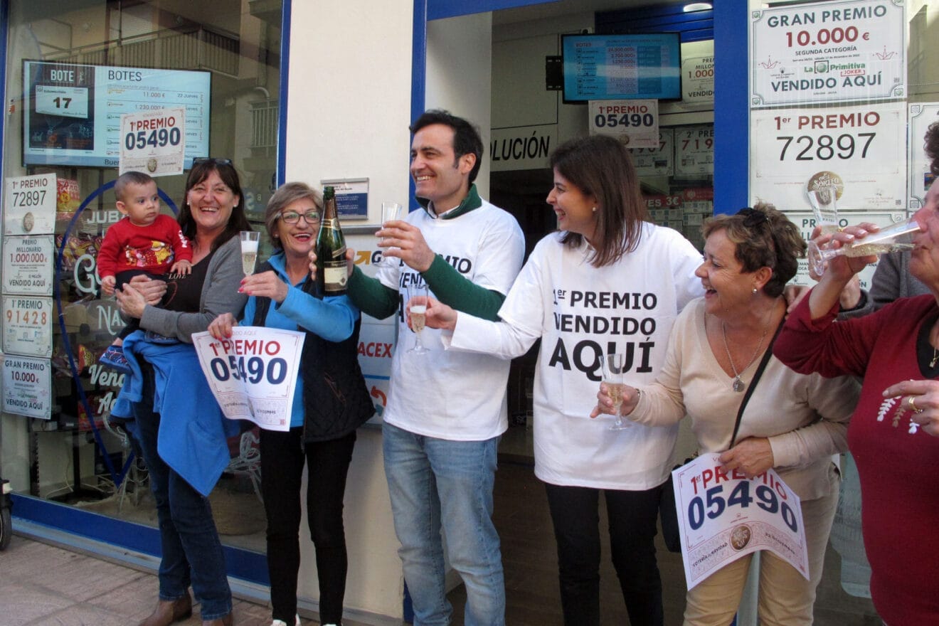 El Gordo de Navidad se vende en la administración Jubama de Xàbia (7)