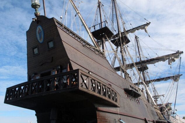 Imagen: Escolares visitan el Galeón Andalucía en el puerto de Dénia