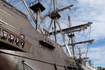 Escolares visitan el Galeón Andalucía en el puerto de Dénia (13)