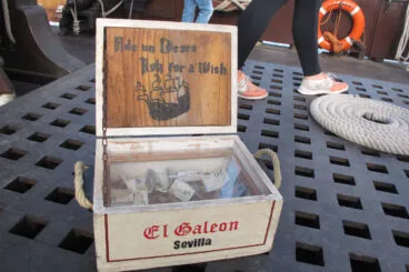 Escolares visitan el Galeón Andalucía en el puerto de Dénia (3)