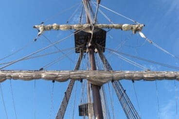 Escolares visitan el Galeón Andalucía en el puerto de Dénia (5)