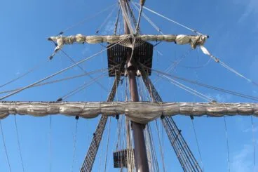Escolares visitan el Galeón Andalucía en el puerto de Dénia (5)