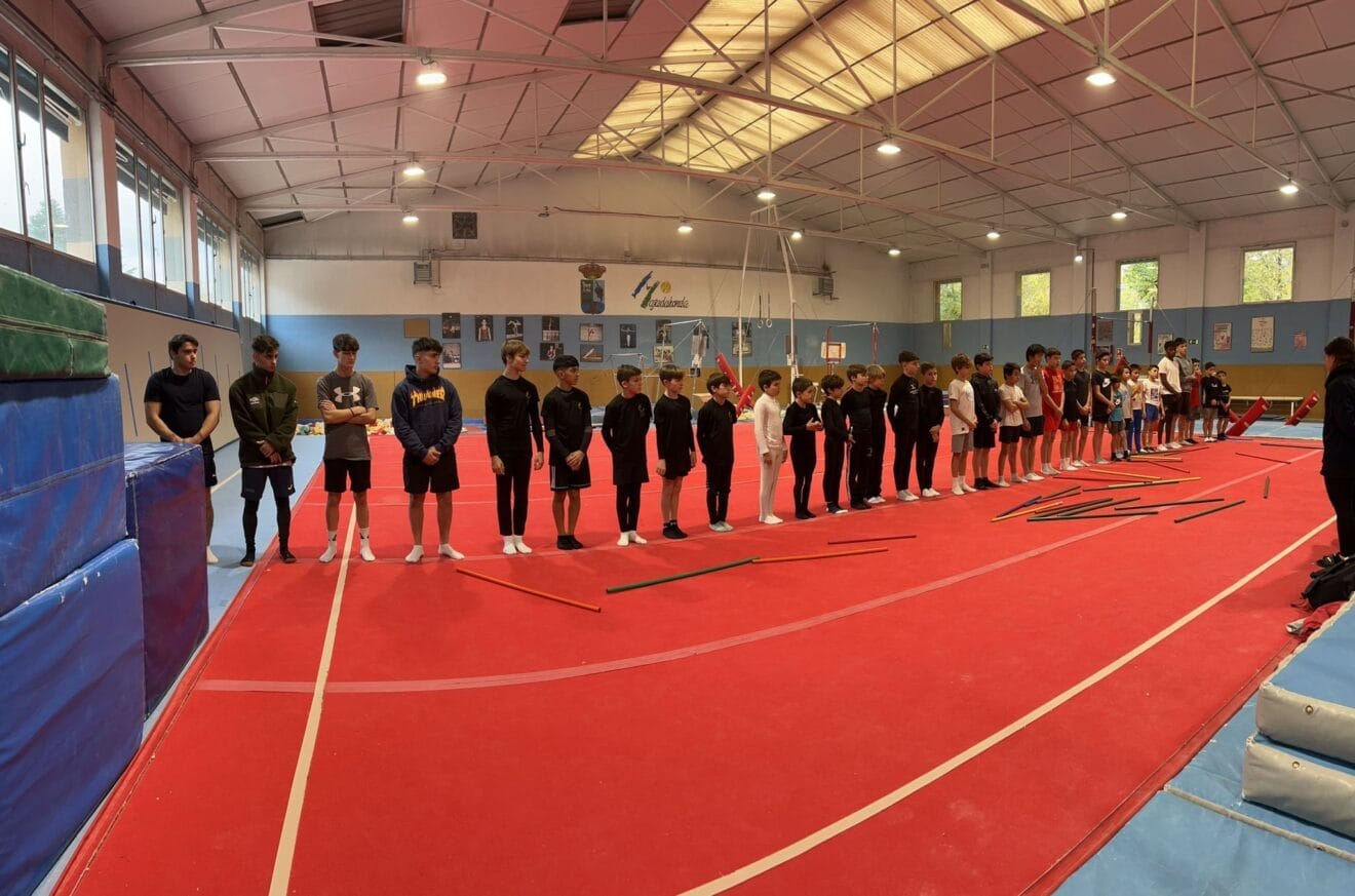 Gimnastas durante la concentración
