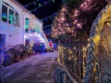 Iluminación de Navidad en casa de Celeste y Marcos