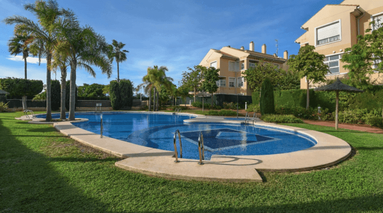 Piscina comunitaria de la vivienda