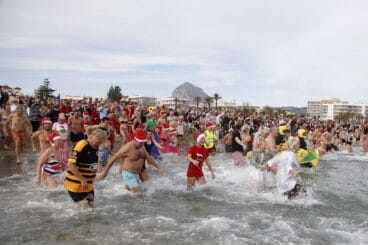 Primer baño del año 2023 en Xàbia13