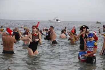 Primer baño del año 2023 en Xàbia24