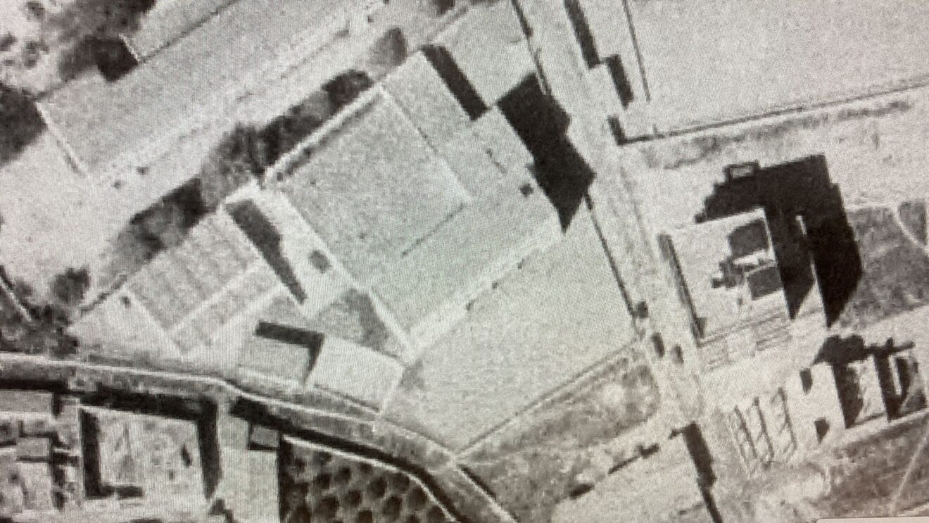 Antiguo colegio Vicente Tena con la piscina (a la izquierda). Foto AMX
