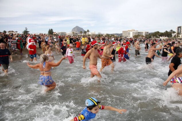 Imagen: Baño de Año Nuevo 2023 en Xàbia