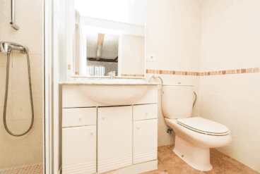Baño equipado con ducha