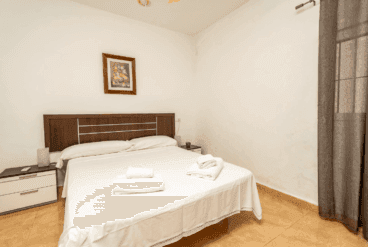 Dormitorio  doble con cama de matrimonio