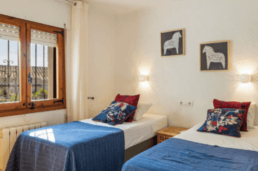 Dormitorio doble con dos camas individuales