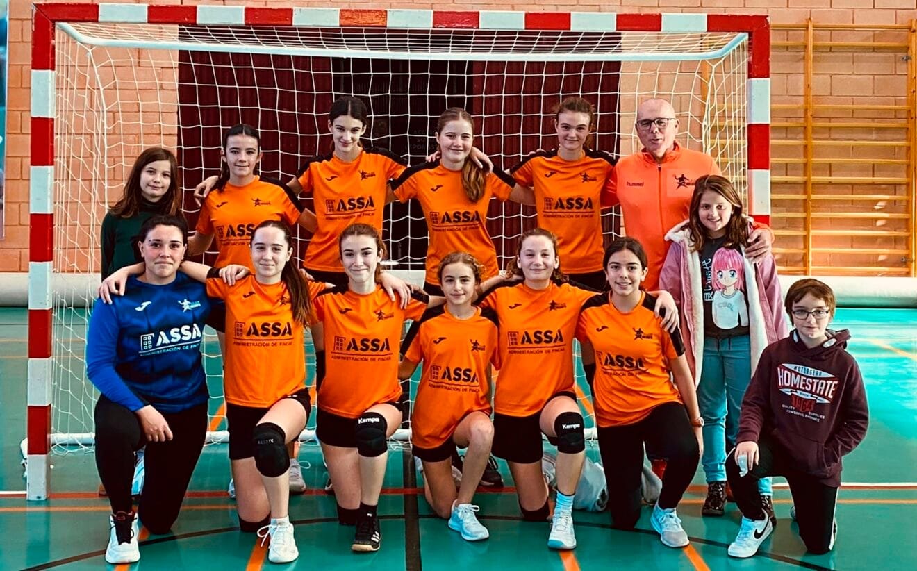 El Club de Handbol Xàbia tras el partido contra Petrer