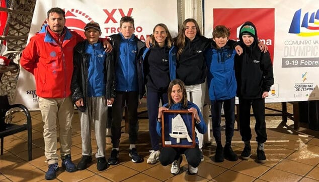 Imagen: Foto de familia del Club Náutico Jávea en Torrevieja