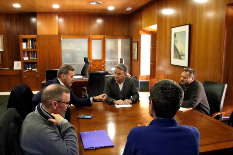 Reunión del alcalde de Xàbia con el diputado de carreteras