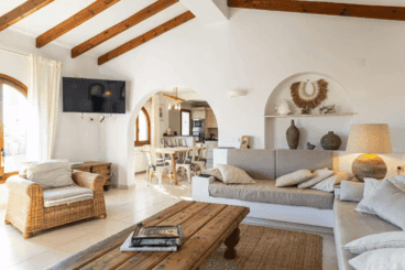 Salón de la vivienda de estilo rústico – nórdico