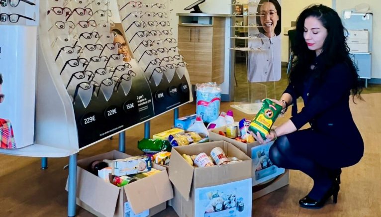 Specsavers Ópticas dona diez cajas de alimentos a Cáritas