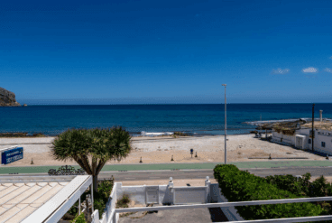 Una casa de vacaciones frente al mar