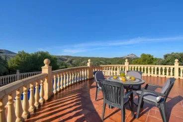 Vistas a la montaña desde la terraza de la villa