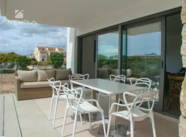 Amplia terraza con orientación sur