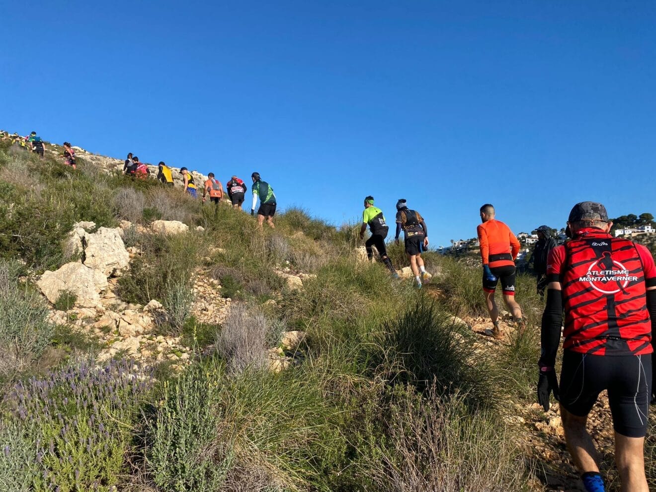 Atletas en el Granadella Trail Xàbia 2023