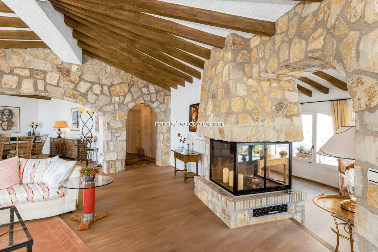 Chimenea que separa las dos estancias