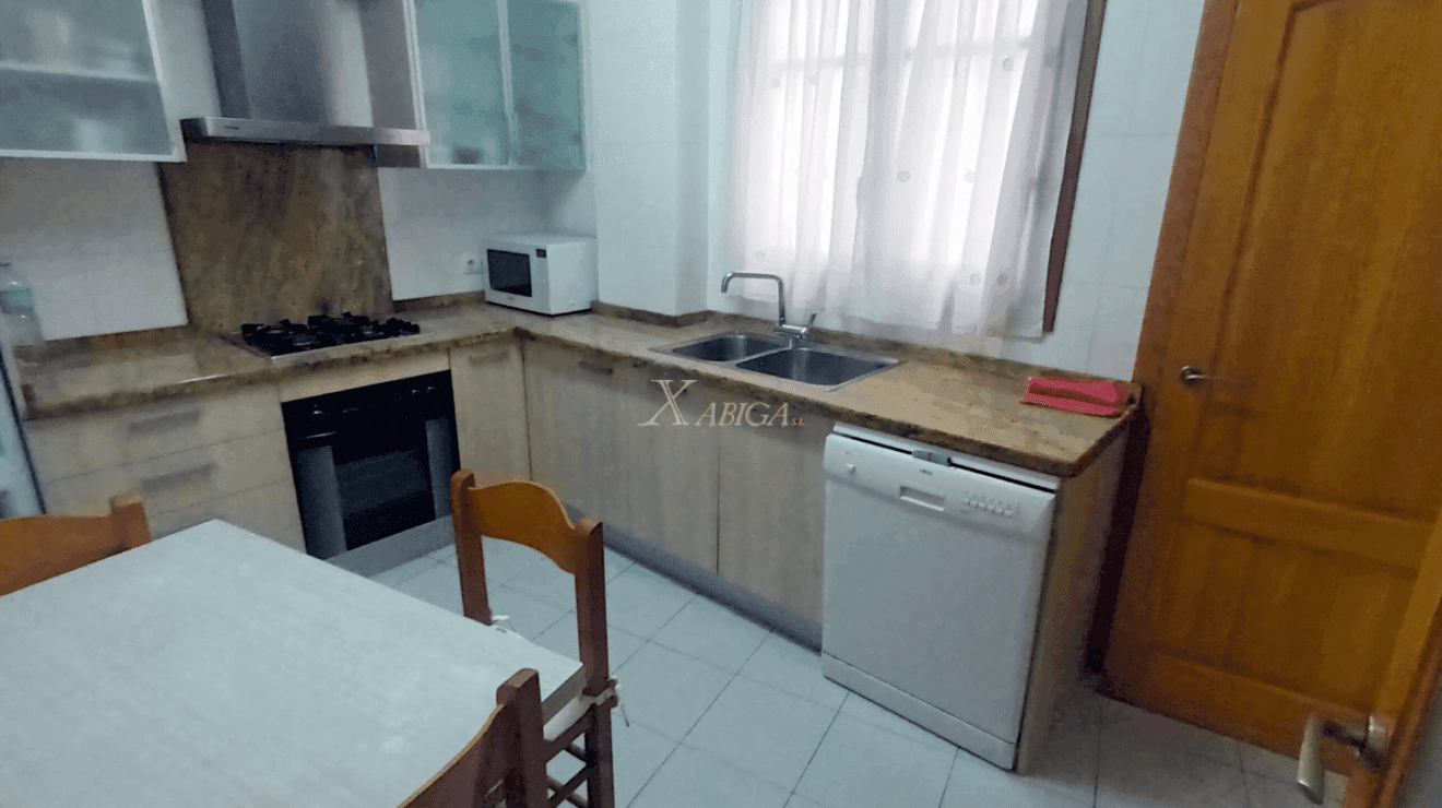 Cocina con lavadero y despensa