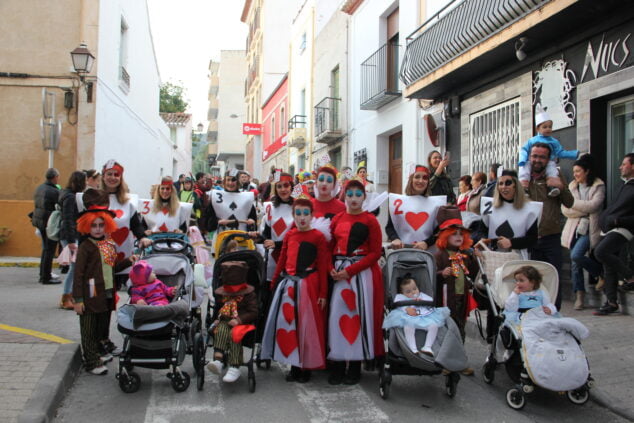 Imagen: Desfile infantil de Carnaval Xàbia 2023-Alicia en el País de las Maravillas