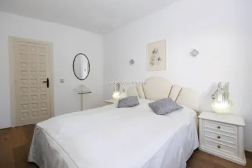 Dormitorio doble con armarios empotrados