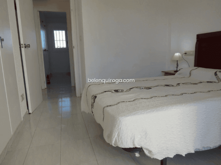 Dormitorio doble con armarios empotrados