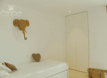 Dormitorio infantil con armario empotrado